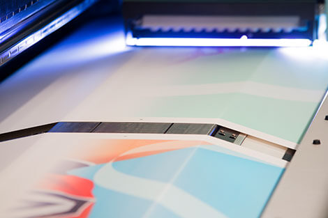 Water-cooled vacuum table